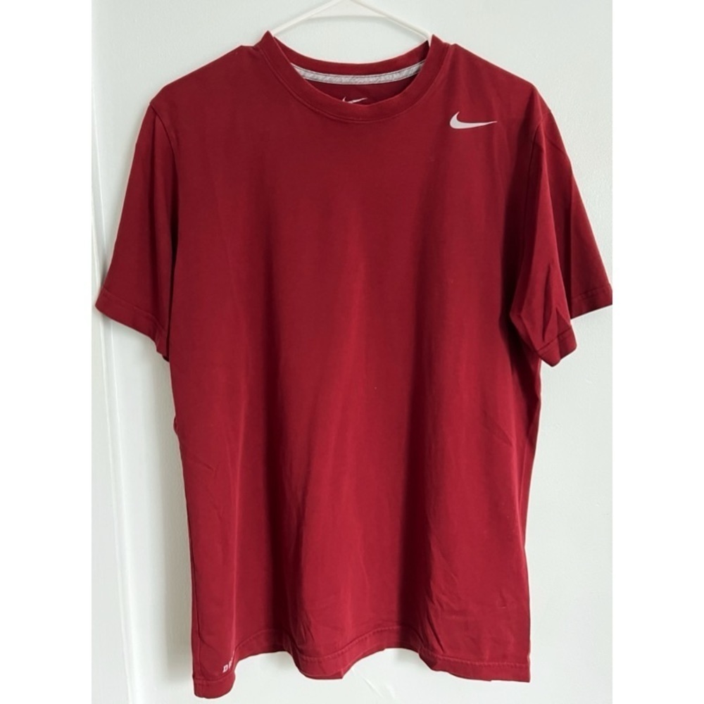 Nike • Men's Darkish Red Short Sleeve T-Shirt